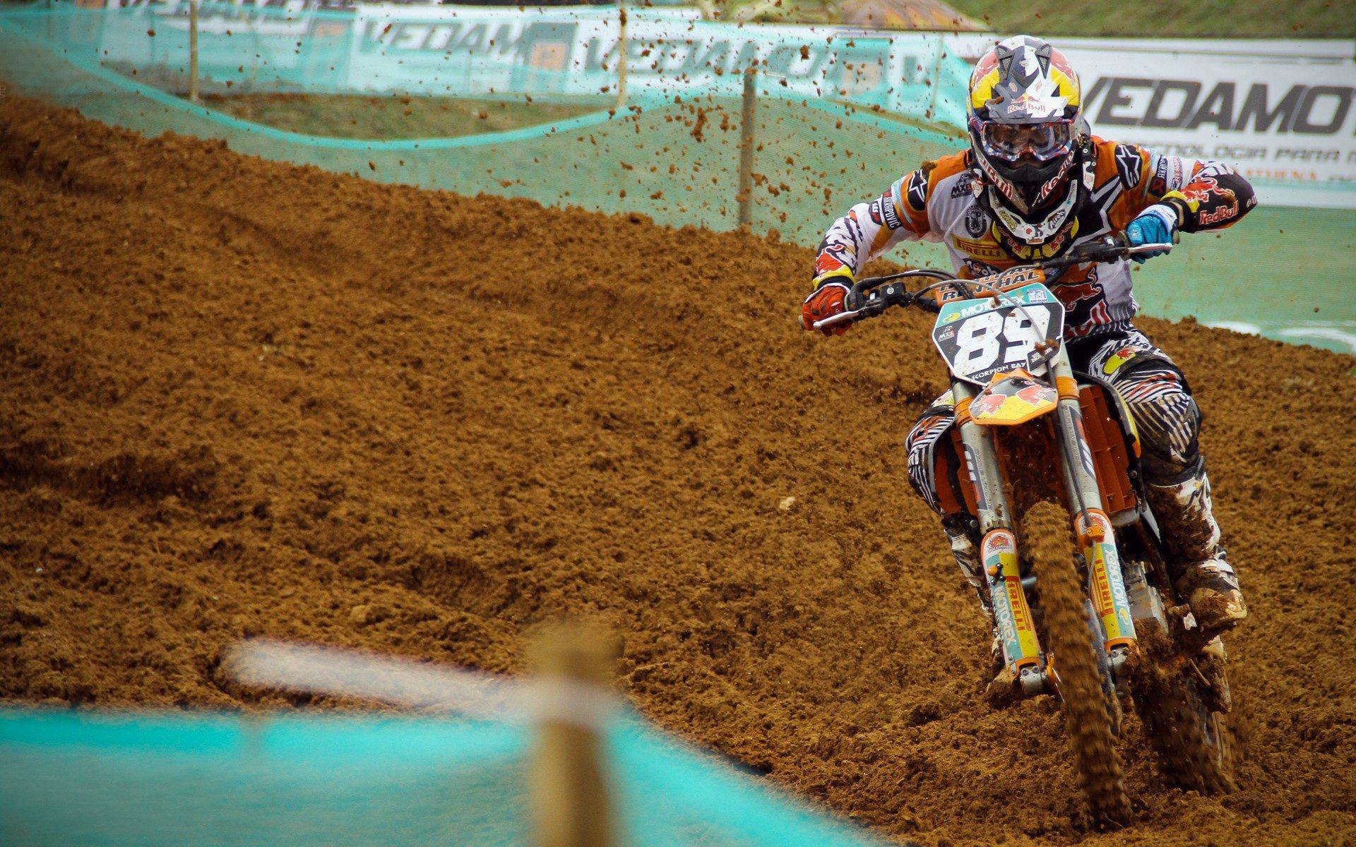 英超争冠白热化，曼城、阿森纳、利物浦上演三强鼎立